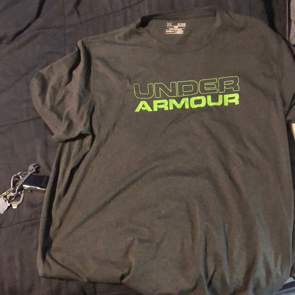 Underarmour size XL grey t-shirt